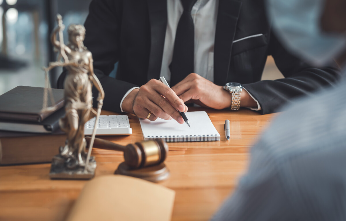 When to Hire a Personal Injury Lawyer: A Clear Guide